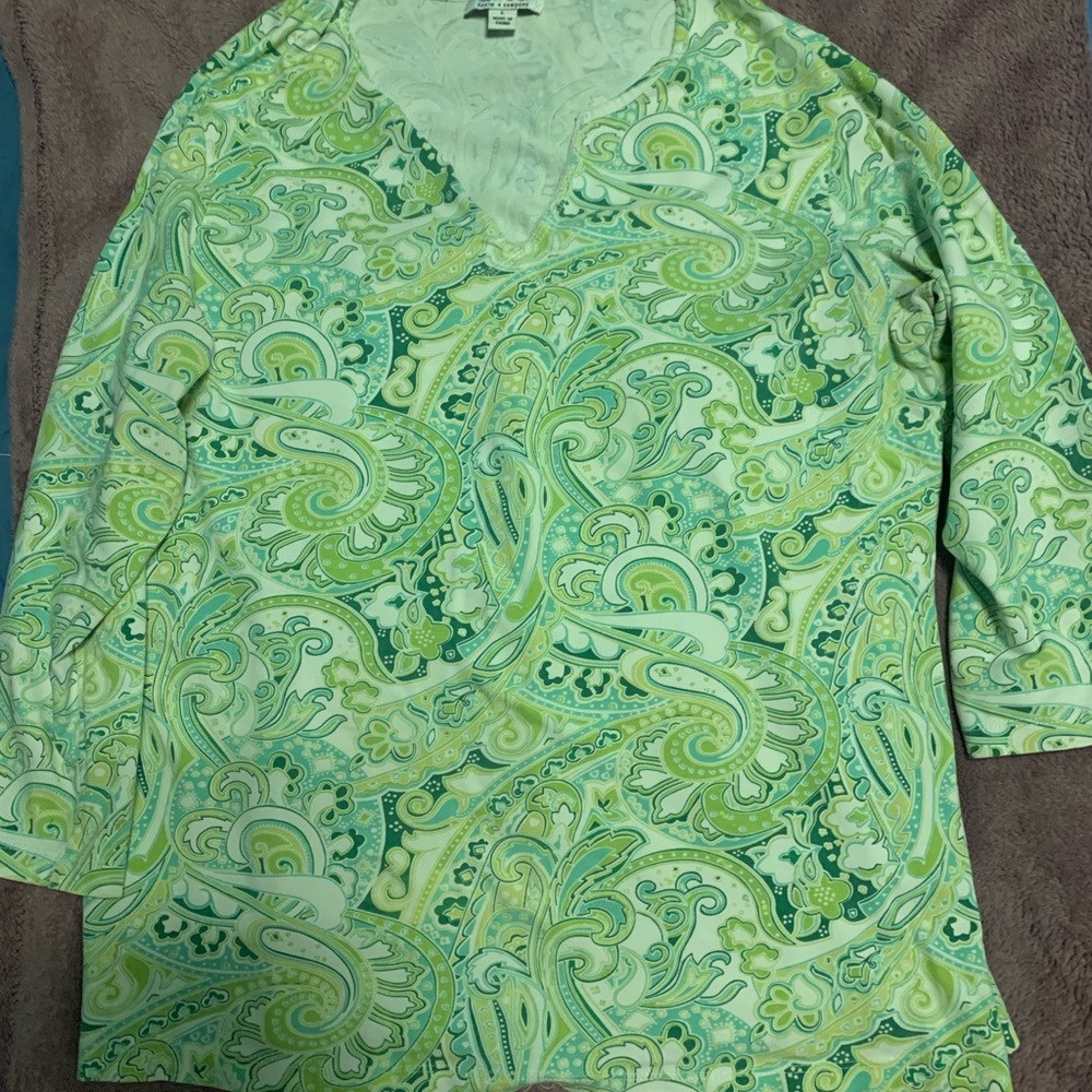 Decorated light sweater